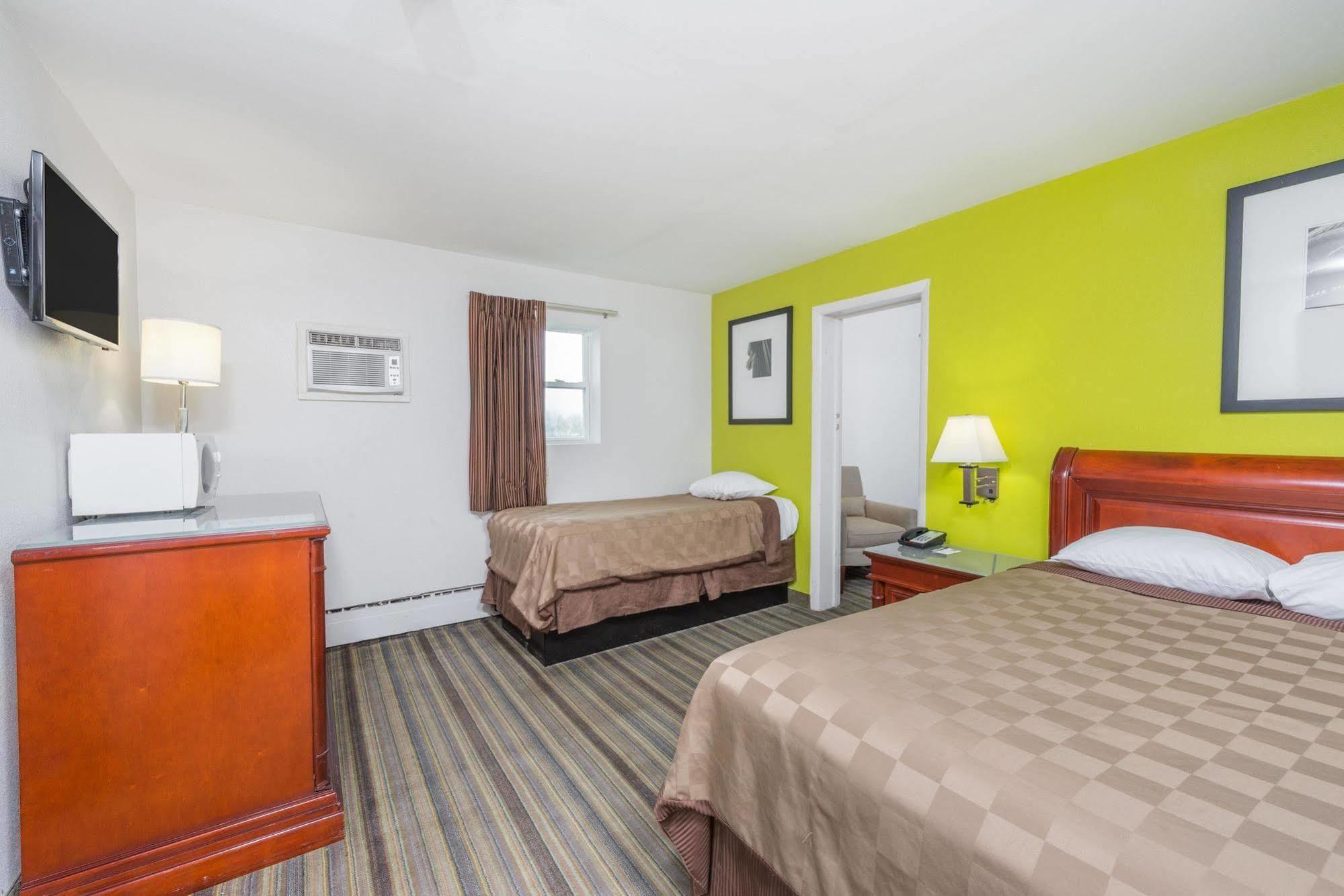 Rodeway Inn Pittsfield Esterno foto